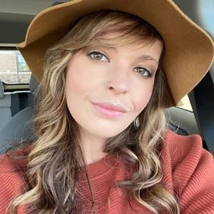 Meet your Posher, Cassandra